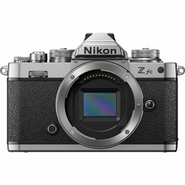 Nikon Nikon Z fc + Z 28mm f/2.8 SE + SD 64GB