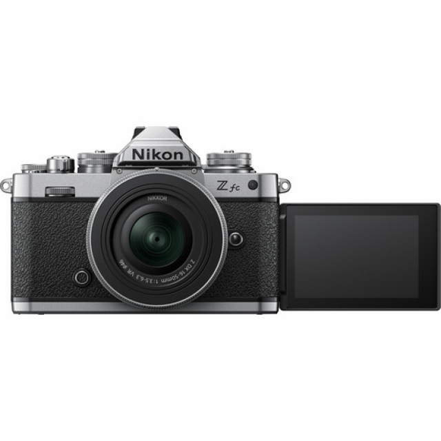 Nikon Nikon Z FC Silver + Z DX 16-50 VR Silver + SD 64GB