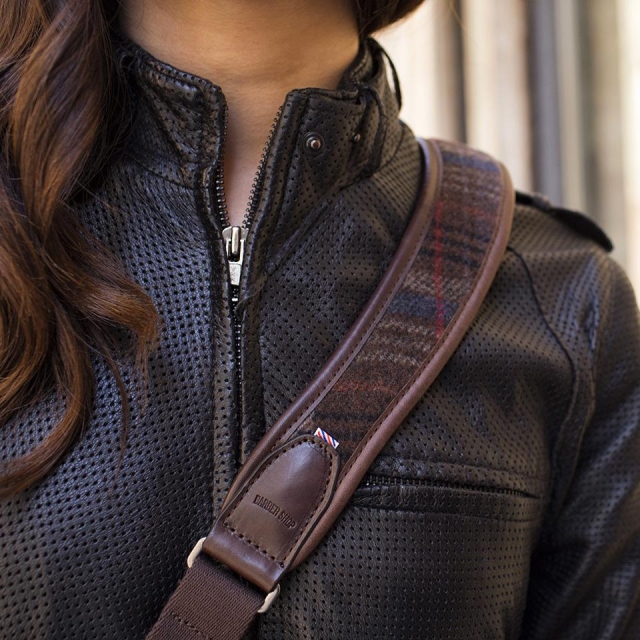 Barbershop Barber Shop - Full Beard - Dark Brown Leather & Tweed